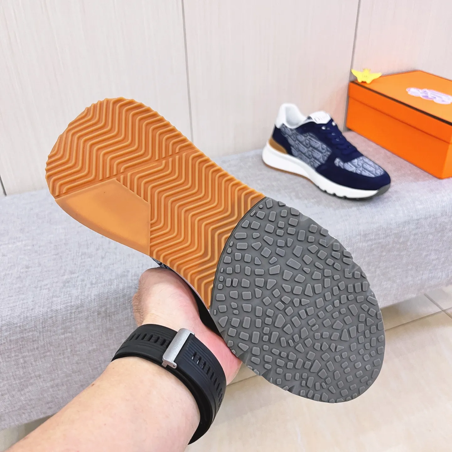 🚘🚘Factory batch 460 men's shoes💰[Dior]🔥Men's high-end brand of shoes official website 1:1 latest masterpiece: the upper is made of Italian imported first-layer cowhide with a comfortable and breathable lining➕original non-slip and wear-resistant outsole🔥, making walking more convenient and comfortable! An exclusive new model, a stunning work, a beautiful 1:1 replica [color] compared to the official quality! Create a fashionable personality to set off your uniqueness! A must-have for trendy men! Classic🔥Size: 38-44 Color: 🔥Multiple colors available🔥.